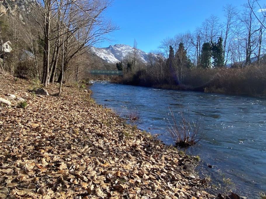 Entre La Montagne Et La Riviere Lägenhet Sinsat Exteriör bild